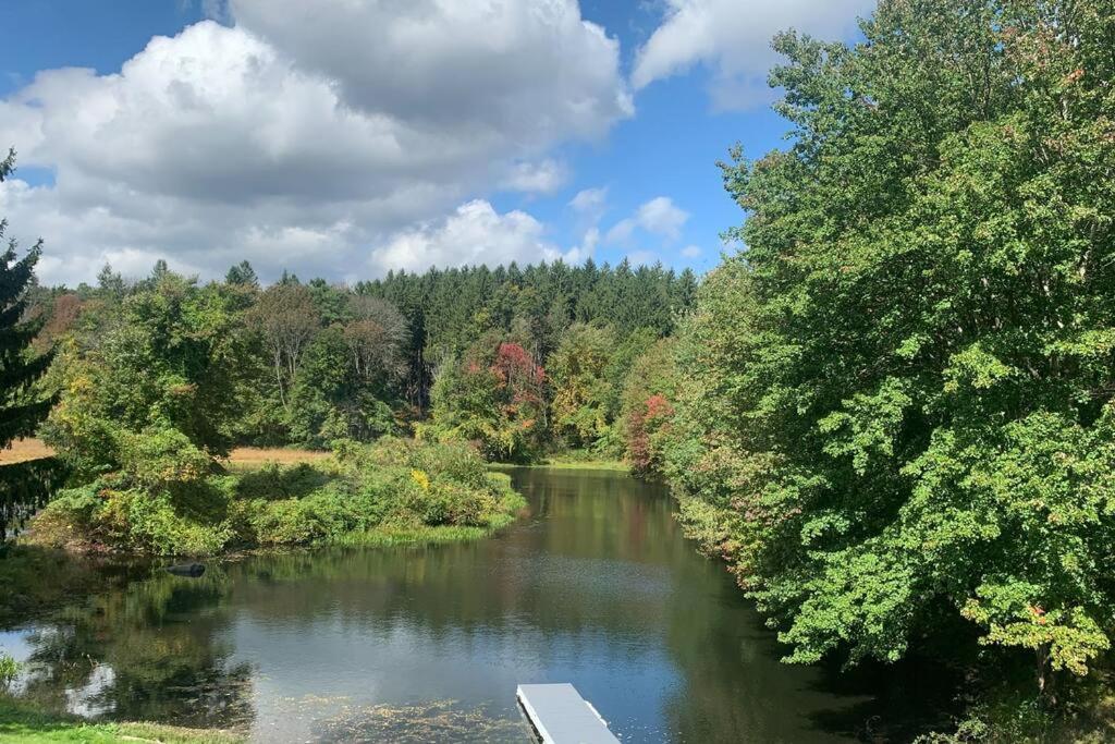 Gorgeous Poconos Springtime By The Lake! Henryville Экстерьер фото